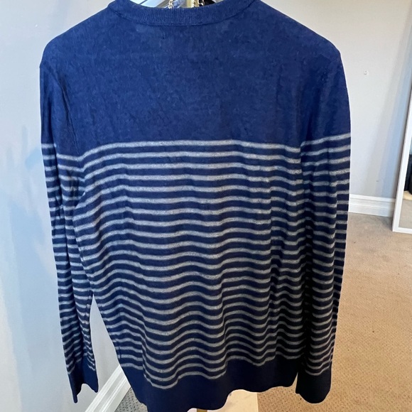 NWT Banana Republic 100% Extra Fine Merino Wool Navy Men’s Sweater (L) - Picture 2 of 5